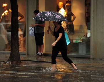 Las fuertes lluvias generaron inundación y caos en varios barrios