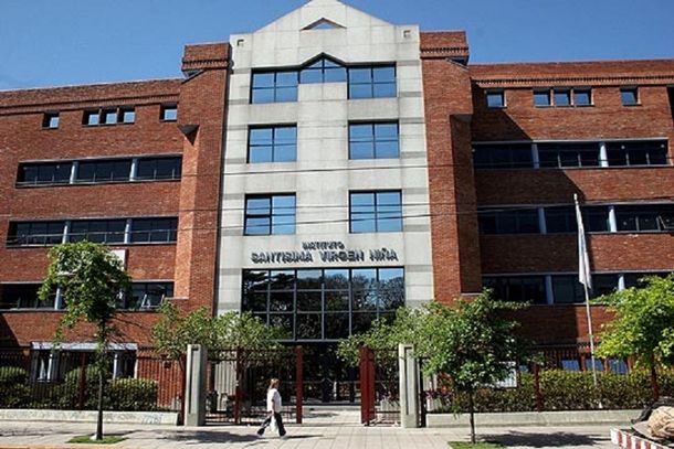 Denuncian a un profesor de música por darle fotos de él desnudo a sus alumnos