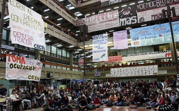 Contramarcha docente por la toma de la facultad de Exactas