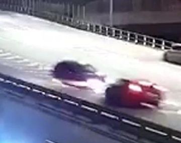 Espeluznante: así fue el choque del auto que se subió en contramano a la 25 de Mayo