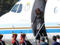 cristina llego al pais atenta al volcan #calbuco cristina llego al pais atenta al volcan #calbuco