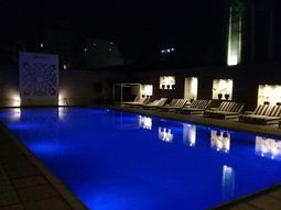 Fiesta clandestina con drogas en un hotel en Balvanera: ocho detenidos