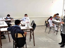 Más del 96% del personal docente y no docente bonaerense ya está vacunado