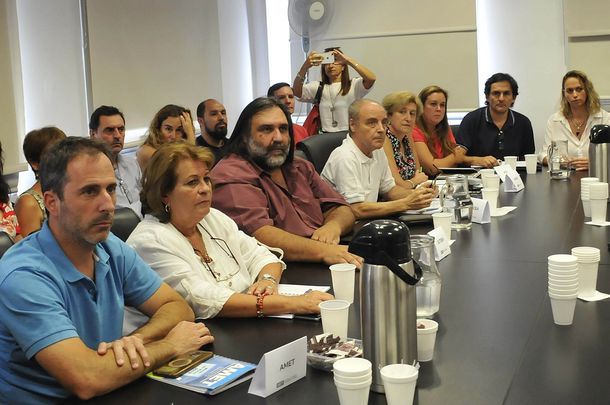 Los Docentes Bonaerenses Aceptaron Un Aumento Salarial Escalonado Del ...