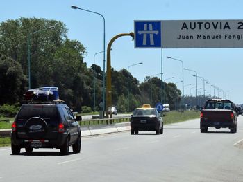 Detienen a un conductor ebrio que zigzagueaba por la ruta 2