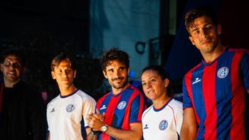 san lorenzo presento su nueva camiseta en boedo con una fiesta multitudinaria san lorenzo presento su nueva camiseta en boedo con una fiesta multitudinaria