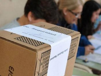 Habilitaron el voto por correo para los argentinos del exterior