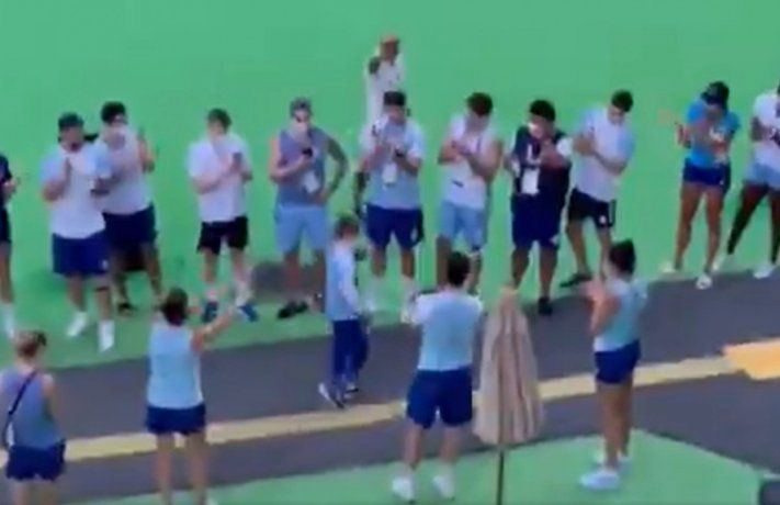 Así fue el recibimiento de la delegación argentina a Paula Pareto en la Villa Olímpica