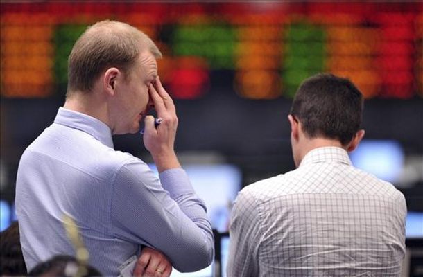 Caen las bolsas europeas por la crisis en Grecia