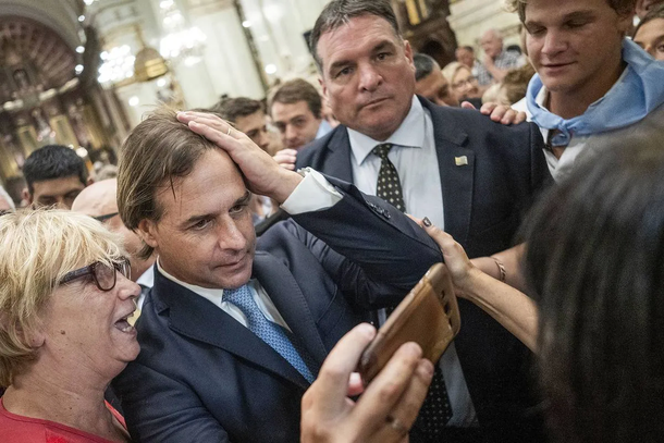 El nuevo episodio en el caso Astesiano vuelve a complicar al gobierno en cuanto a su responsabilidad en el escándalo que sacude a Uruguay.