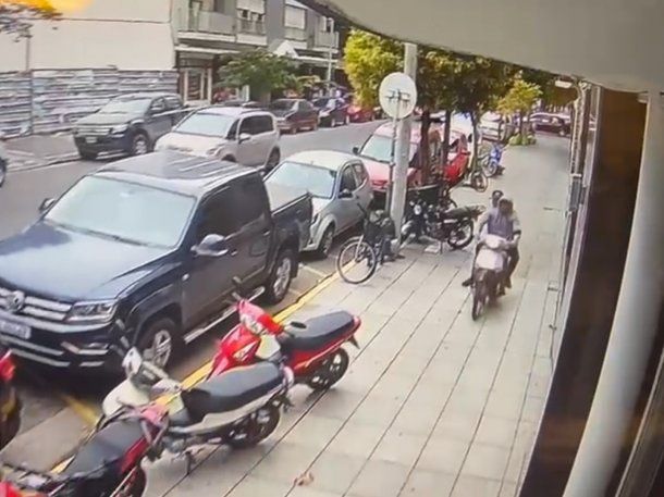 Así se roban en menos de 10 segundos una moto en Mar del Plata