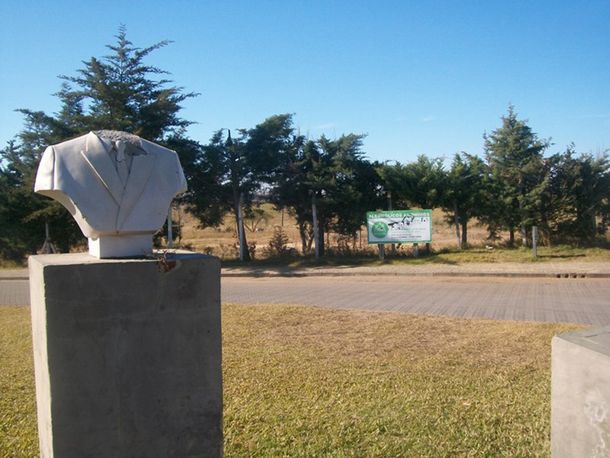 Le arrancaron la cabeza al busto de Néstor Kirchner en Entre Ríos