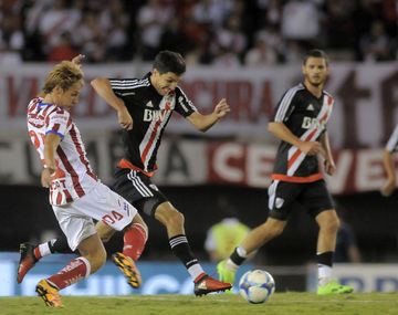 Unión planteó un juego de presión y se plantó de igual a igual en el Monumental