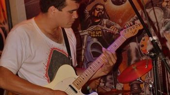 José Vera tocaba en una banda de rock. Foto: Pilar a Diario José Vera tocaba en una banda de rock. Foto: Pilar a Diario