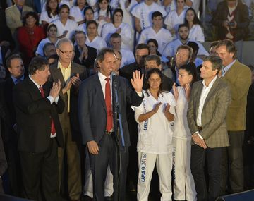 Scioli en campaña: La salud pública es pilar de una sociedad inclusiva