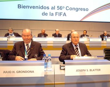 Blatter vendrá al país para el velatorio de Julio Grondona
