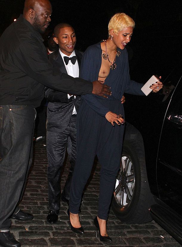 Helen Lasichanh, sufrió un mal paso que la dejó al descubierto