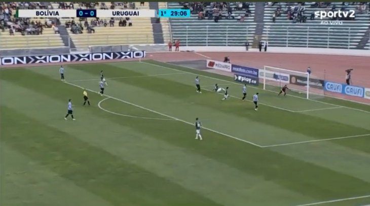 VIDEO: El insólito error de Fernando Muslera que terminó en gol de Bolivia
