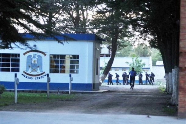 Lo acosaron por creer que era gay y renunció a su sueño de ser policía