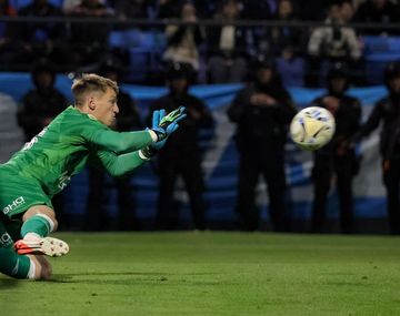 Benedetto erró un penal insólito y Belgrano goleó 3-0 a Newells por el Torneo Clausura 2025