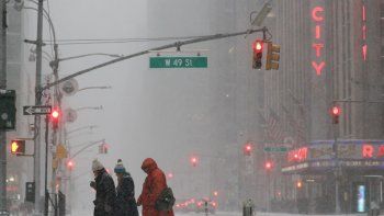 estados unidos bajo hielo: la tormenta artica ya deja nueve muertos y un apagon masivo estados unidos bajo hielo: la tormenta artica ya deja nueve muertos y un apagon masivo
