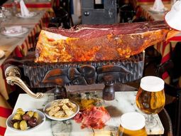 Este bodegón porteño cuenta con platos típicos de España que son un deleite para los paladares de los comensales.