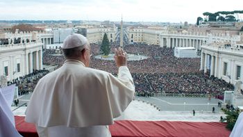 el papa francisco recibe en el vaticano a miles de parejas por el dia de los enamorados el papa francisco recibe en el vaticano a miles de parejas por el dia de los enamorados
