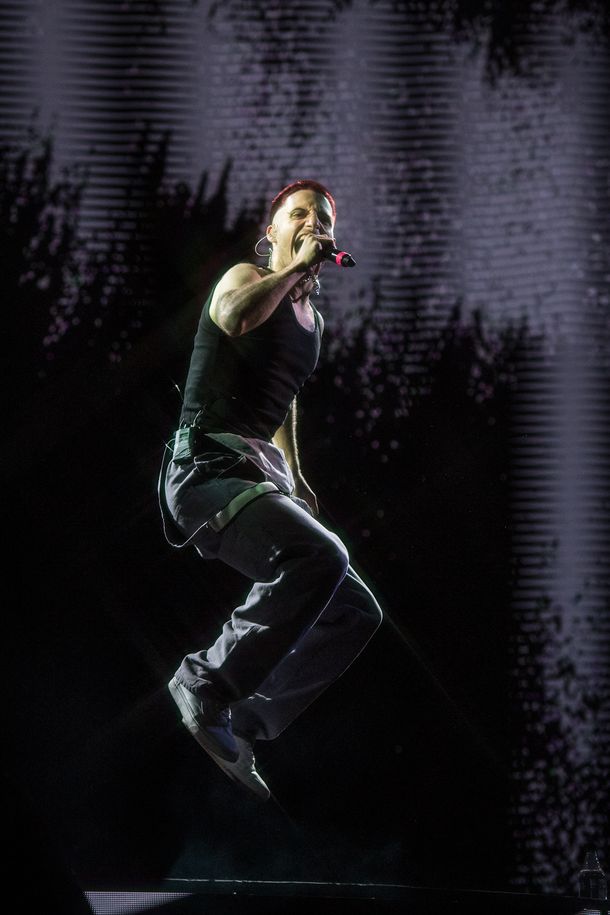 Wos despidió el año ante 35.000 personas que estallaron con Muchachos