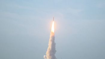 asi fue el despegue de la nave que se dirige a la luna en el marco de la mision artemis ii