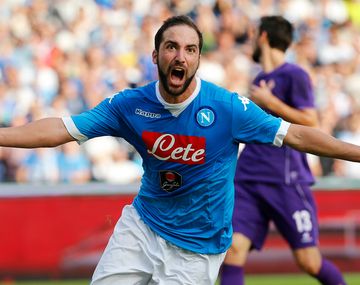 Gonzalo Higuaín le reclama una millonaria deuda al Nápoli