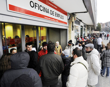 El desempleo rompe la barrera de los 5 millones de desocupados