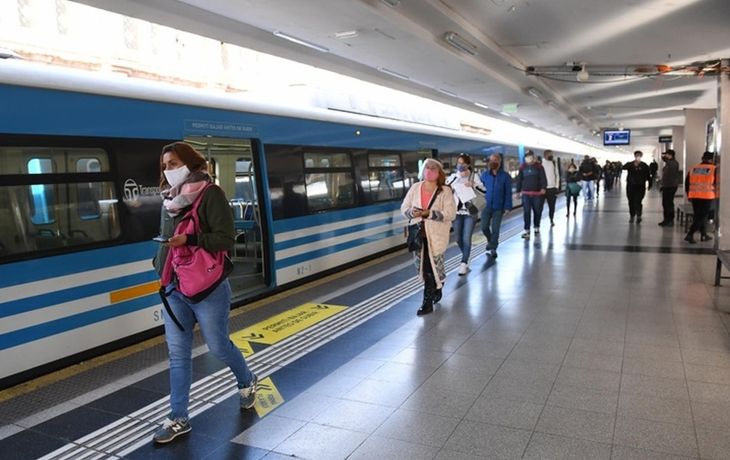 Vuelven los pasajeros parados en el transporte