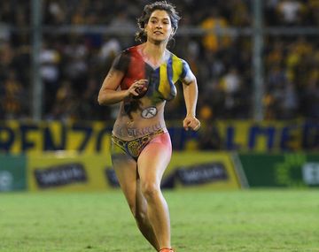 Una chica irrumpió el Central - River