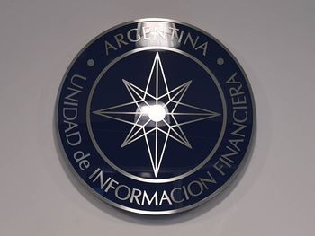 UIF endurece controles y obliga a digitalizar trámites de sujetos obligados