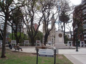 Misterioso crimen en una plaza de Palermo: piden la colaboración de testigos