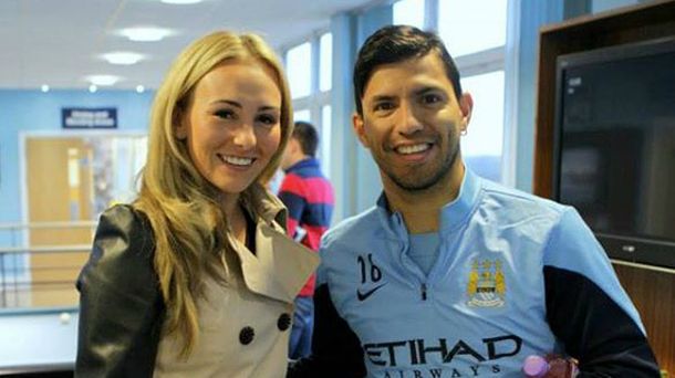 Kun Agüero, seducido por una sexy futbolista del Manchester