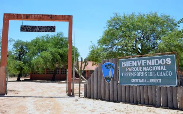 Ingreso al Parque Nacional Defensores del Chaco. Ingreso al Parque Nacional Defensores del Chaco.