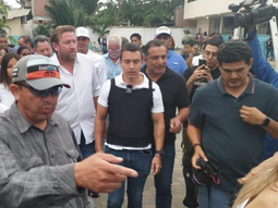 Daniel Noboa votó con chaleco antibalas tras el intento de atentado en Ecuador