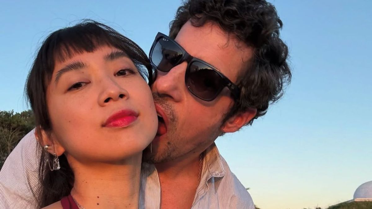 Esteban Lamothe compartió una foto con su novia Débora Nishimoto, al borde de la censura