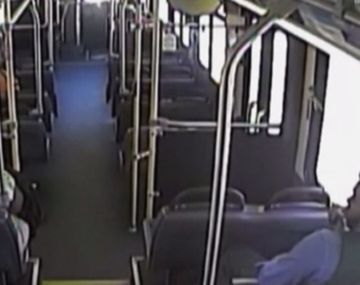 De milagro: así escaparon de un micro