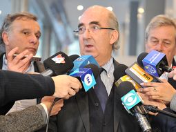 El subsecretario del Interior, Guillermo Maciel, se contradijo con las denuncias de Ache en torno a la entrega del pasaporte uruguayo a Sebastián Marset. El subsecretario del Interior, Guillermo Maciel, se contradijo con las denuncias de Ache en torno a la entrega del pasaporte uruguayo a Sebastián Marset.