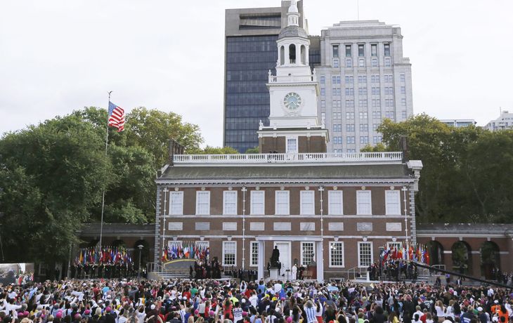 El Papa, a los hispanos: No se avergüencen nunca de sus tradiciones