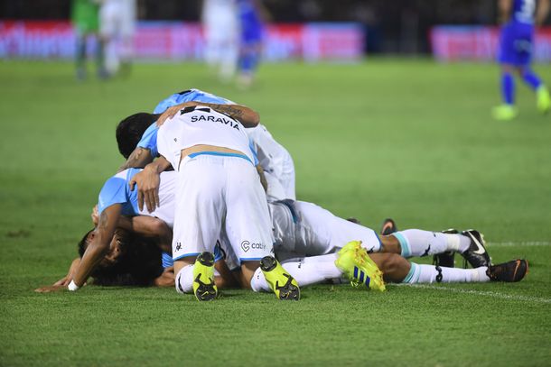 Racing festejó en Victoria