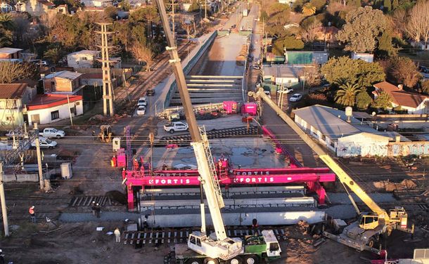 Trenes Argentinos construye 26 pasos bajo a nivel a la vez