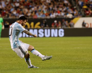 ¿No tiene personalidad? Messi entró y brilló con tres goles ante Panamá