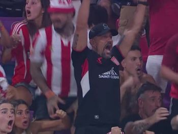 La reacción de Verón en la tribuna, en el gol agónico de Estudiantes