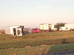 Vuelco fatal en Ruta 2: un camionero se habría desvanecido y murió