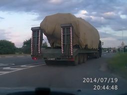 VIDEO: el camión que habría transportado el lanzamisiles que derribó el avión malasio