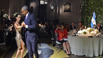 mora godoy tras bailar tango con obama: creo que el tenia miedo a que yo... mora godoy tras bailar tango con obama: creo que el tenia miedo a que yo...