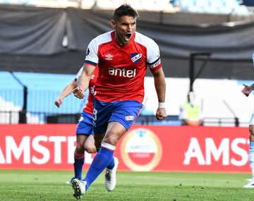 Dos minutos para el olvido de Racing: penal que fue gol y expulsión 